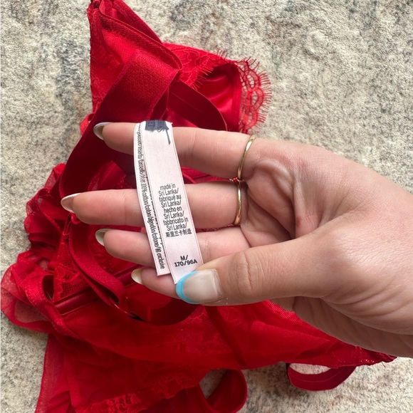 Victorias Secret VERY SEXY
Shine Strap Unlined Lace & Mesh Teddy Medium NWOT! - Picture 7 of 7